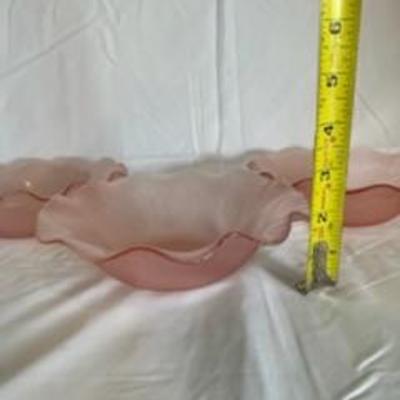 BUY IT NOW! $9 Opaque Pink Ruffled Glass Salad bowls $9 for all 7"