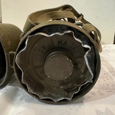 BUY IT NOW! $ 140 OBO German Original Gas Mask Canister Drucken 12-121-8965 pls 62 12  This is how you get the mask out. It has not been...