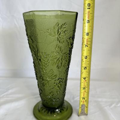 BUY IT NOW $14 MCM Indiana Glass Grapes on the Vine pattern Vase in Green 9.5
