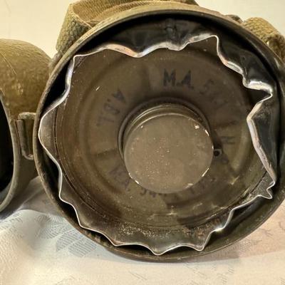 BUY IT NOW! $ 140 OBO German Original Gas Mask Canister Drucken 12-121-8965 pls 62 12  This is how you get the mask out. It has not been...