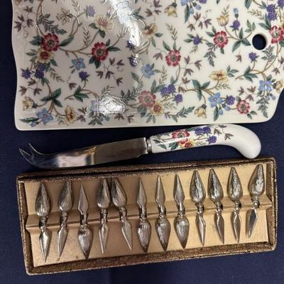 BUY IT NOW! $6 Andrea by Sadek flower blossoms Porcelain Cheese Board plate and knife and corn holders