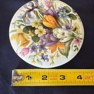 BUY IT NOW! $4 Royal Stafford Victoria Secret Limited Edition Bone China Trinket Box Roses
