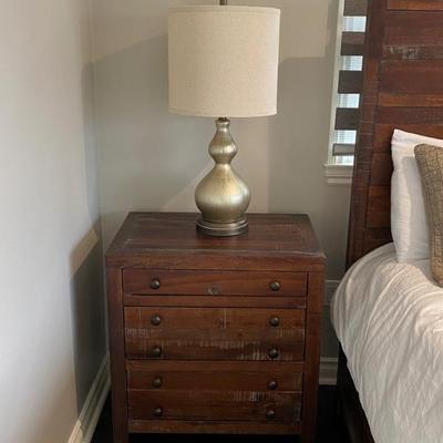 2 Nightstand $750