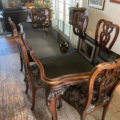 1900 Chipindale dining table with 6 chairs. 