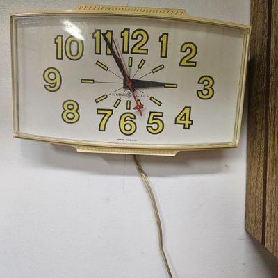 70s electric wall clock 