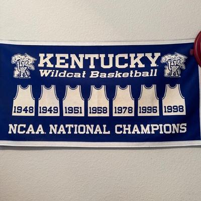 Kentucky wildcat basketball items