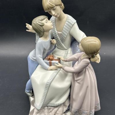 Lladro Mother's Day Porcelain Figurine, Spain