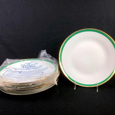 DILA211 Richard Ginori Palemo Green Gold Rim Dinner Plates	Palermo green with gold rim dinner plates. 7 total plates with 3 of them still...