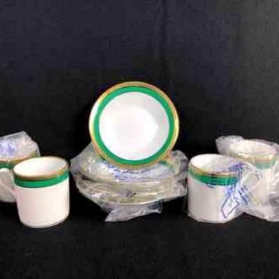 DILA215 Richard Ginori Palermo Green Gold Rim Demitise Espresso Cup Set	4 saucers and 4 espresso cups. All original packaging.
