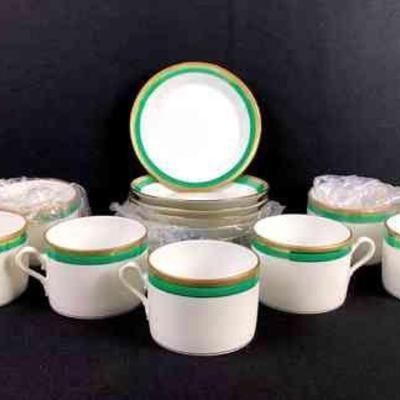 DILA216 Richard Ginori Palermo Green Gold Rim Coffee/Tea Cup & Saucer Set	7 coffee or tea cups and 7 saucers
