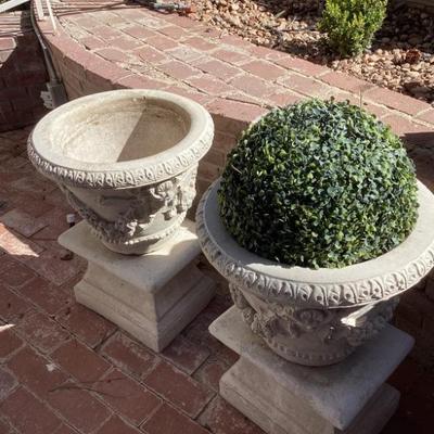 Concrete urns