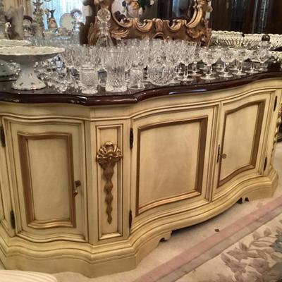 Karges server, fitted interior