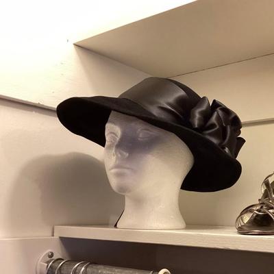 New with tags Oscar de la Renta Millinery