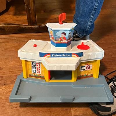 Fisher Price little people heliport & accessories