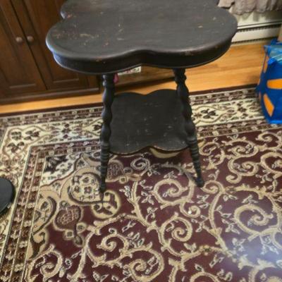 Antique turned leg 2 tier table