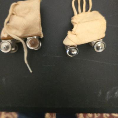 Doll skates