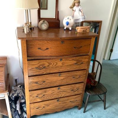 This sale has several very clean oak chests