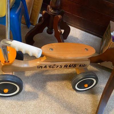 Toys R Us childs scooter