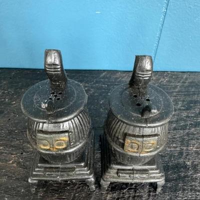 Pot belly salt and pepper shakers