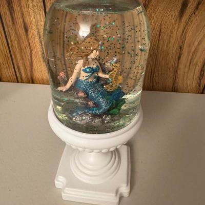 Mermaid snow globe