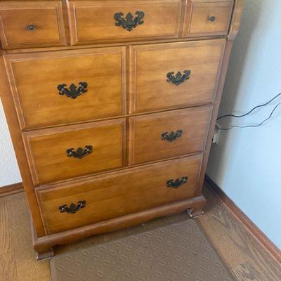 very nice chest of drawers