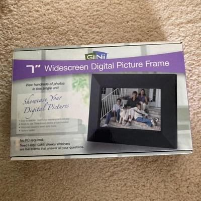 GiiNii Led Widescreen Digital Picture Frame 
