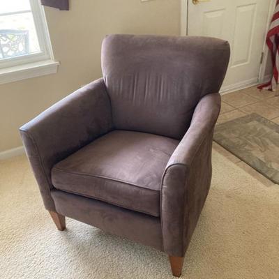 Very Nice quality cushion chair No stains / tears in fabric 