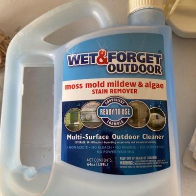 Brand New - WET & FORGET Outdoor Ready to Use Moss, Mildew & Algae Stain Remover