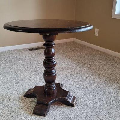 Round tilt table