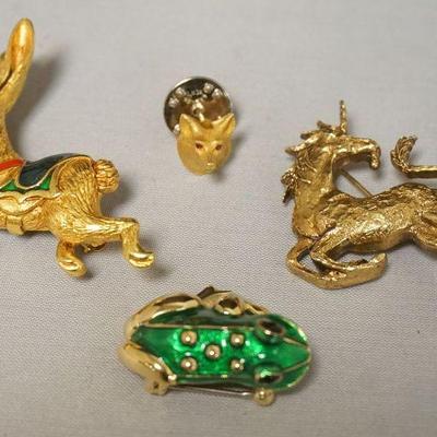 1222	ASSORTED ANIMAL PINS INCLUDING ALVA UNICORN, MUSUEM OF AMERICAN FOLK ART RABBIT, FROG AND FOX HEAD WITH RED STONE EYES
