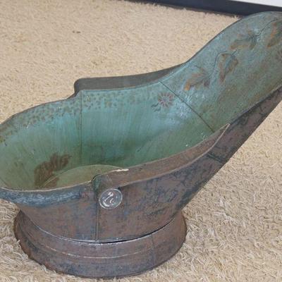 1202	ANTIQUE TIN PAINT DECORATED BATHTUB, APPROXIMATELY 38 IN X 21 IN X 27 IN H

