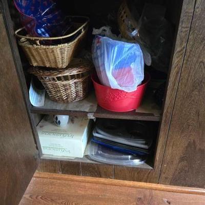 #1121 â€¢ Baking Pan, Baskets, and Plastic Trays
