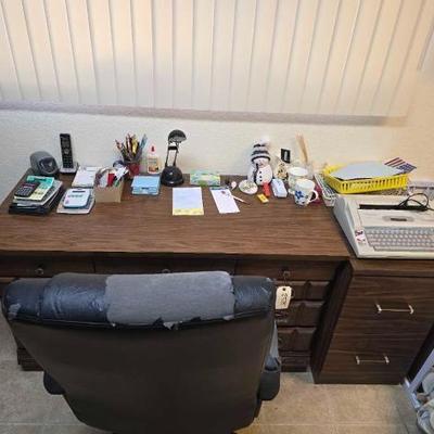 #2518 â€¢ Office Chair, Desk, Filing Cabinet
