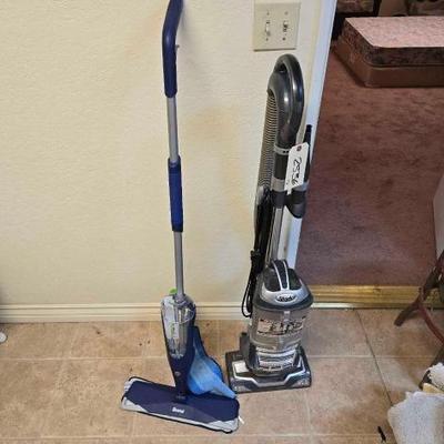 #2536 â€¢ Shark Vacuum and Bona Spray Mop
