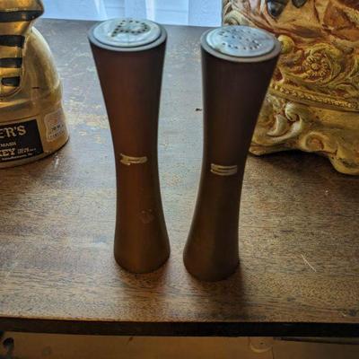 Wooden Salt & Pepper Shaker