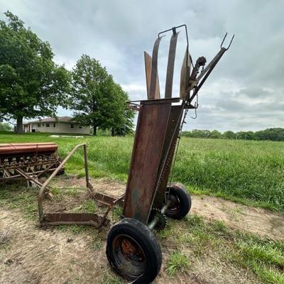 Yard sale photo in Leavenworth, KS