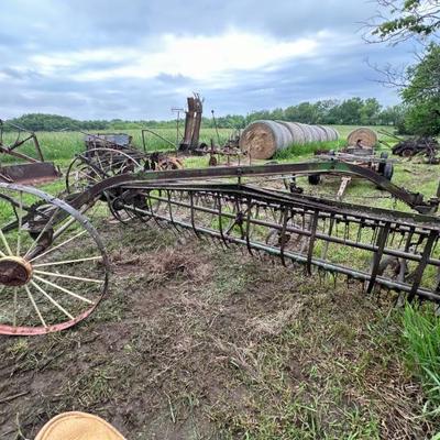 Yard sale photo in Leavenworth, KS