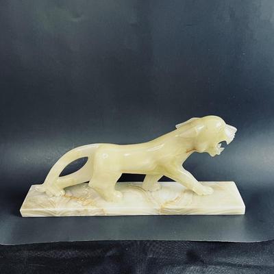 Beautifully crafted agate lion sculpture, poised in a roaring stance, mounted on a matching base
