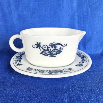Vintage Pyrex Gravy Boat and Saucer in Old Town Blue - Very Good Condition