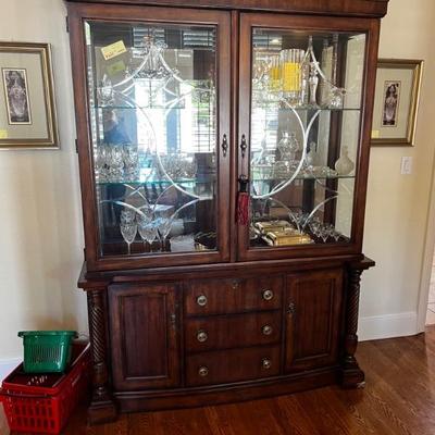 Broyhill mahogany China cabinet