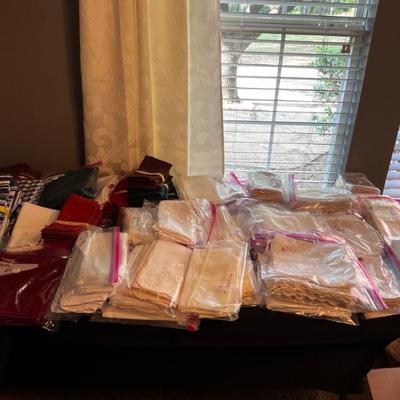 So many beautiful cloth napkins!