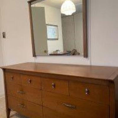 Vintage Mid-Century Modern Drexel 8-Drawer Dresser & Mirror