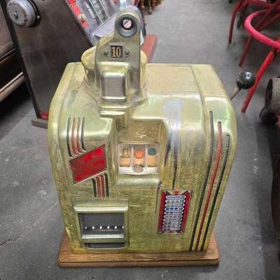 #2038 â€¢ Antique Columbia De Luxe Slot Machine
