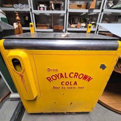 #2112 â€¢ Royal Crown Cola Vending Machine
