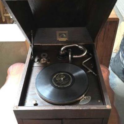 #2196 â€¢ Vintage Record Player
