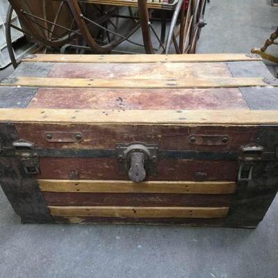 #2050 â€¢ Antique Wooden Chest
