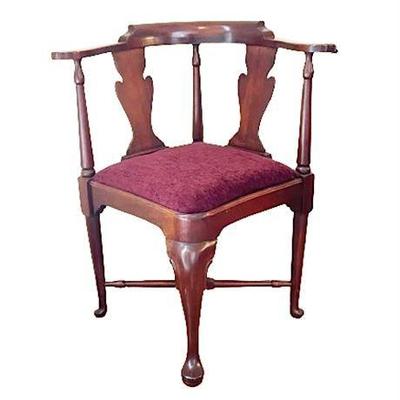 Lot 001  
Antique Mahogany Queen Anne Style Chair