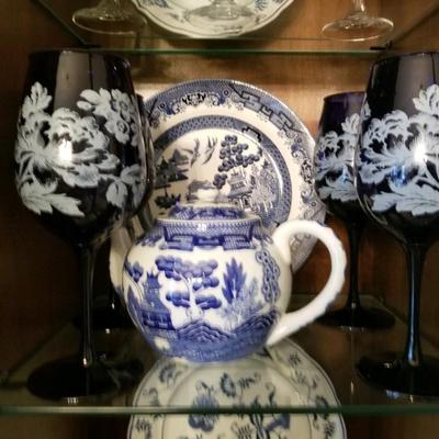 Blue Willow teapot