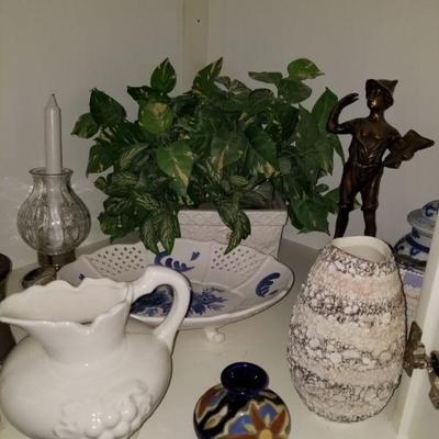 Ceramic pitcher, pottery, brass, blue and white lace plate, etc