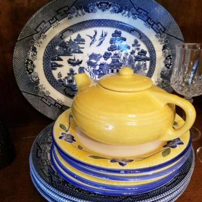 Ceramic yellow geni teapot and blue willow